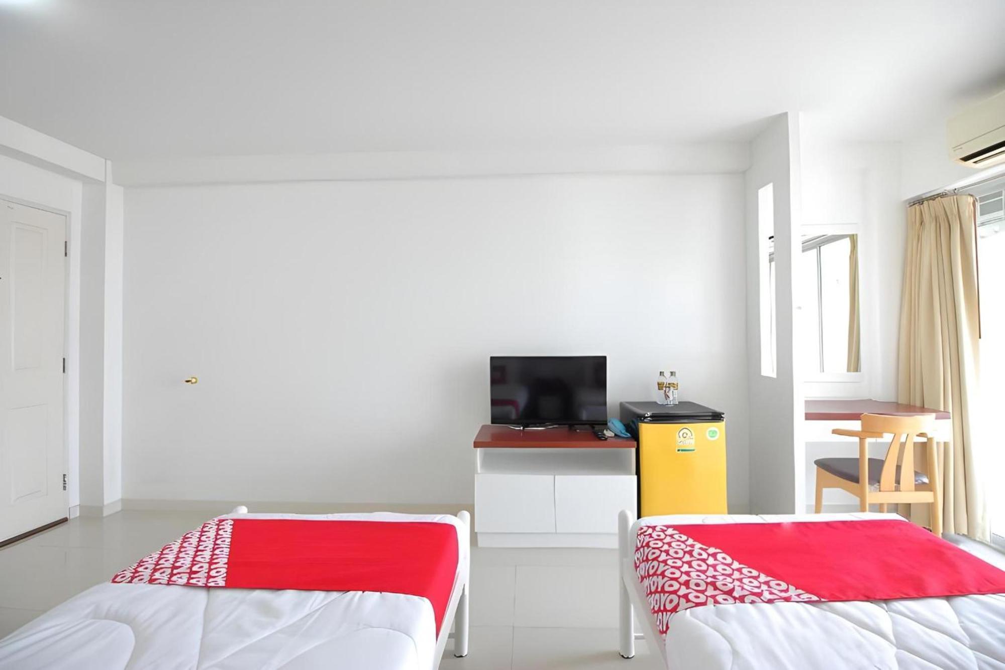 Super Oyo 498 Ladawan Villa Bangkok Extérieur photo