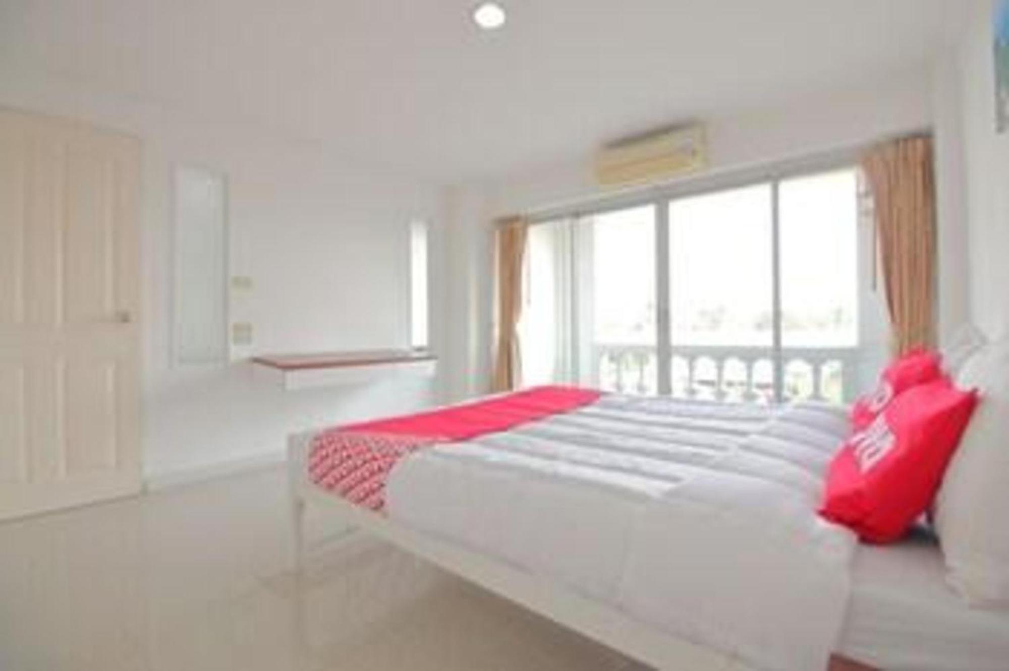 Super Oyo 498 Ladawan Villa Bangkok Extérieur photo