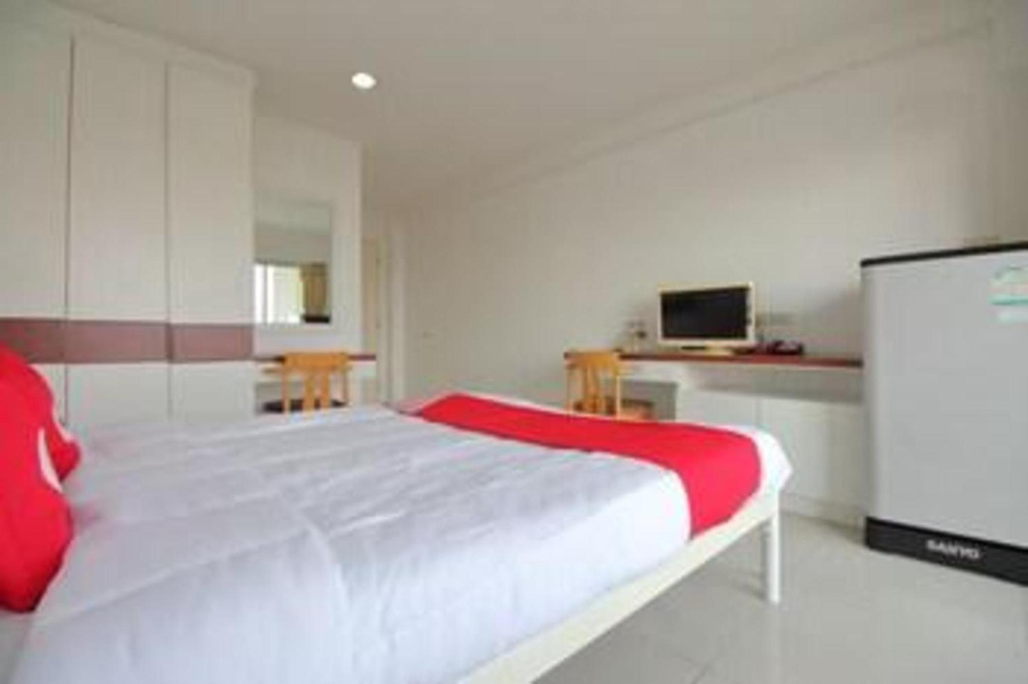 Super Oyo 498 Ladawan Villa Bangkok Extérieur photo