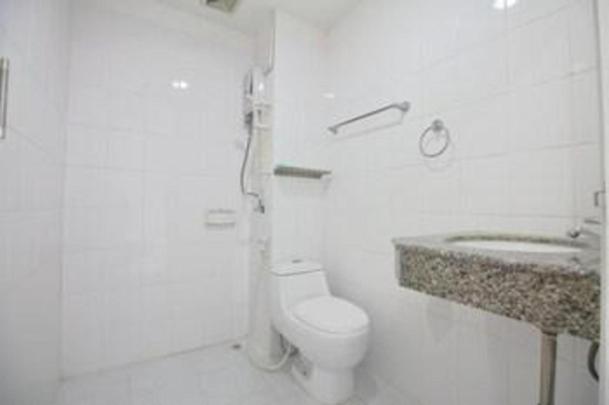 Super Oyo 498 Ladawan Villa Bangkok Extérieur photo