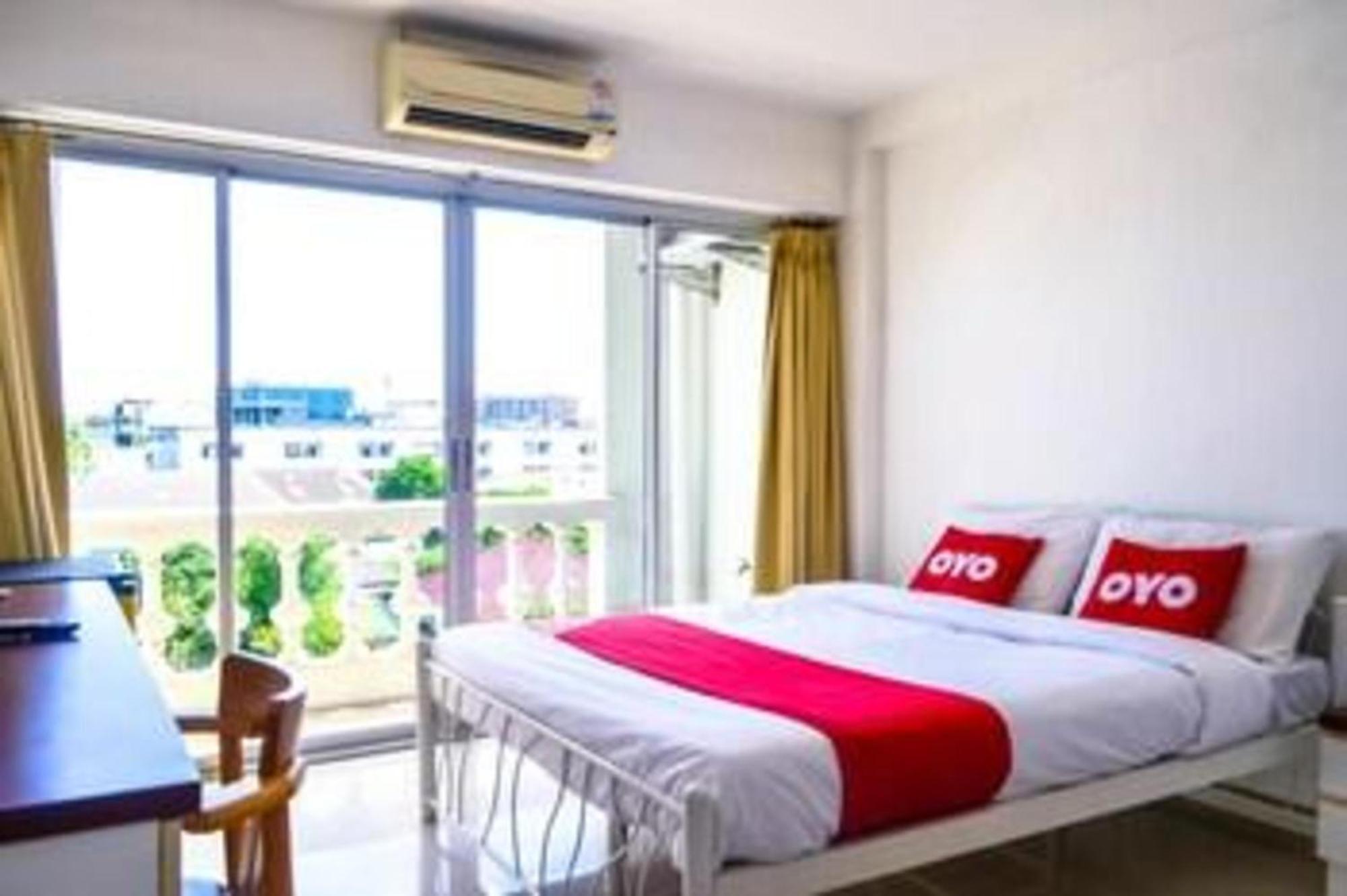Super Oyo 498 Ladawan Villa Bangkok Extérieur photo