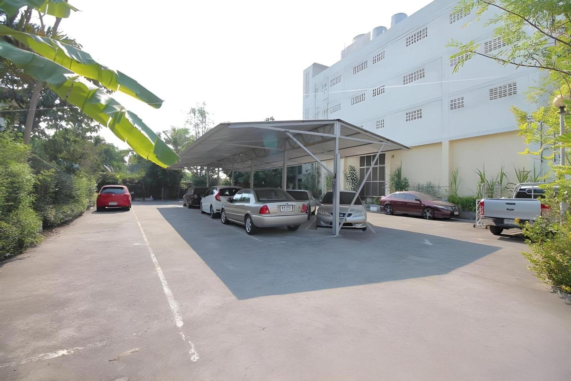 Super Oyo 498 Ladawan Villa Bangkok Extérieur photo