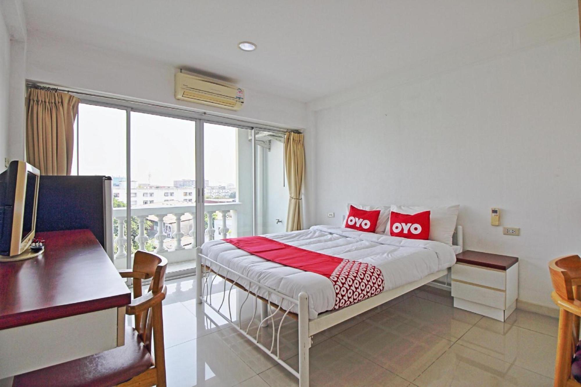 Super Oyo 498 Ladawan Villa Bangkok Extérieur photo