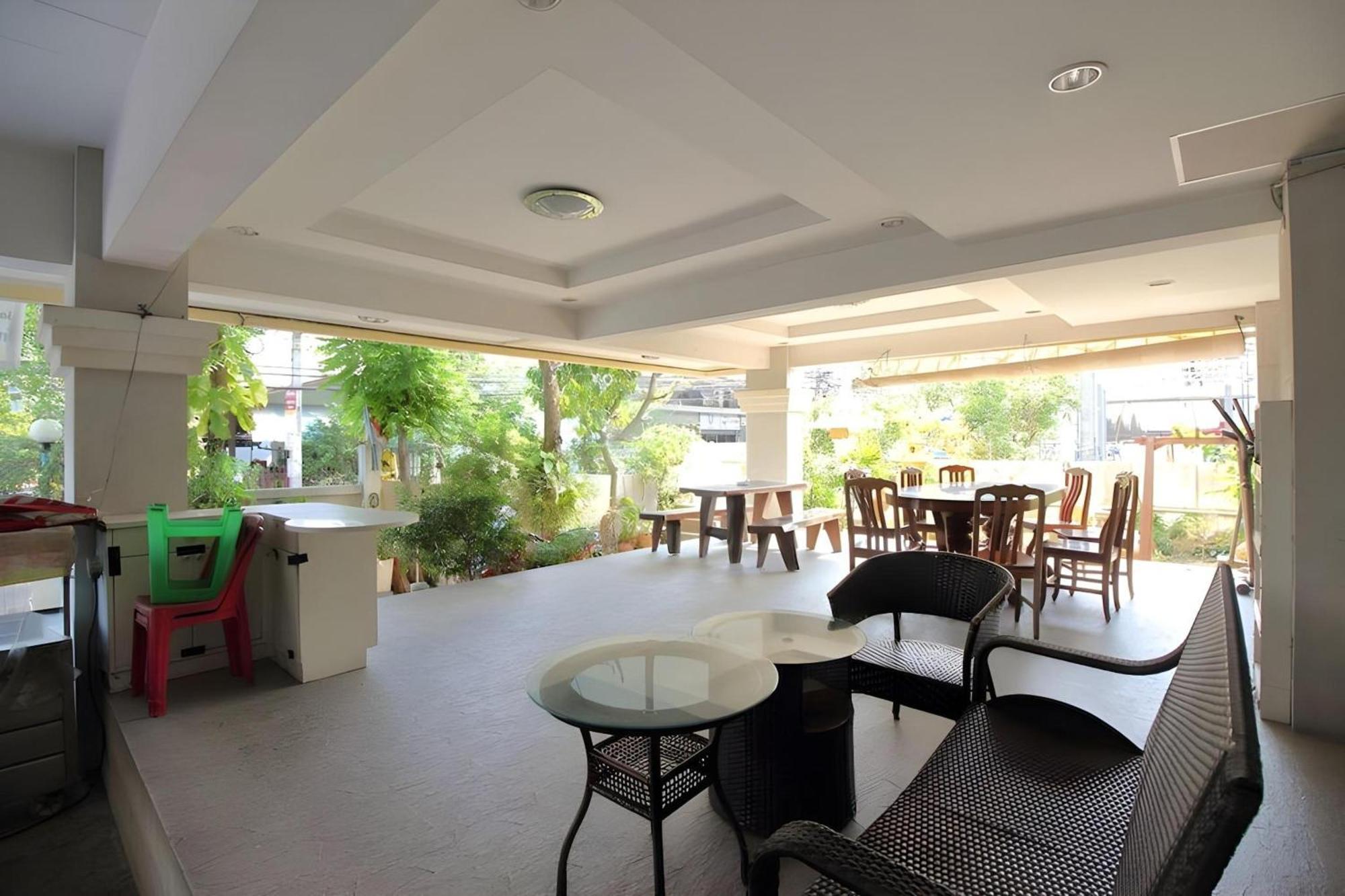 Super Oyo 498 Ladawan Villa Bangkok Extérieur photo